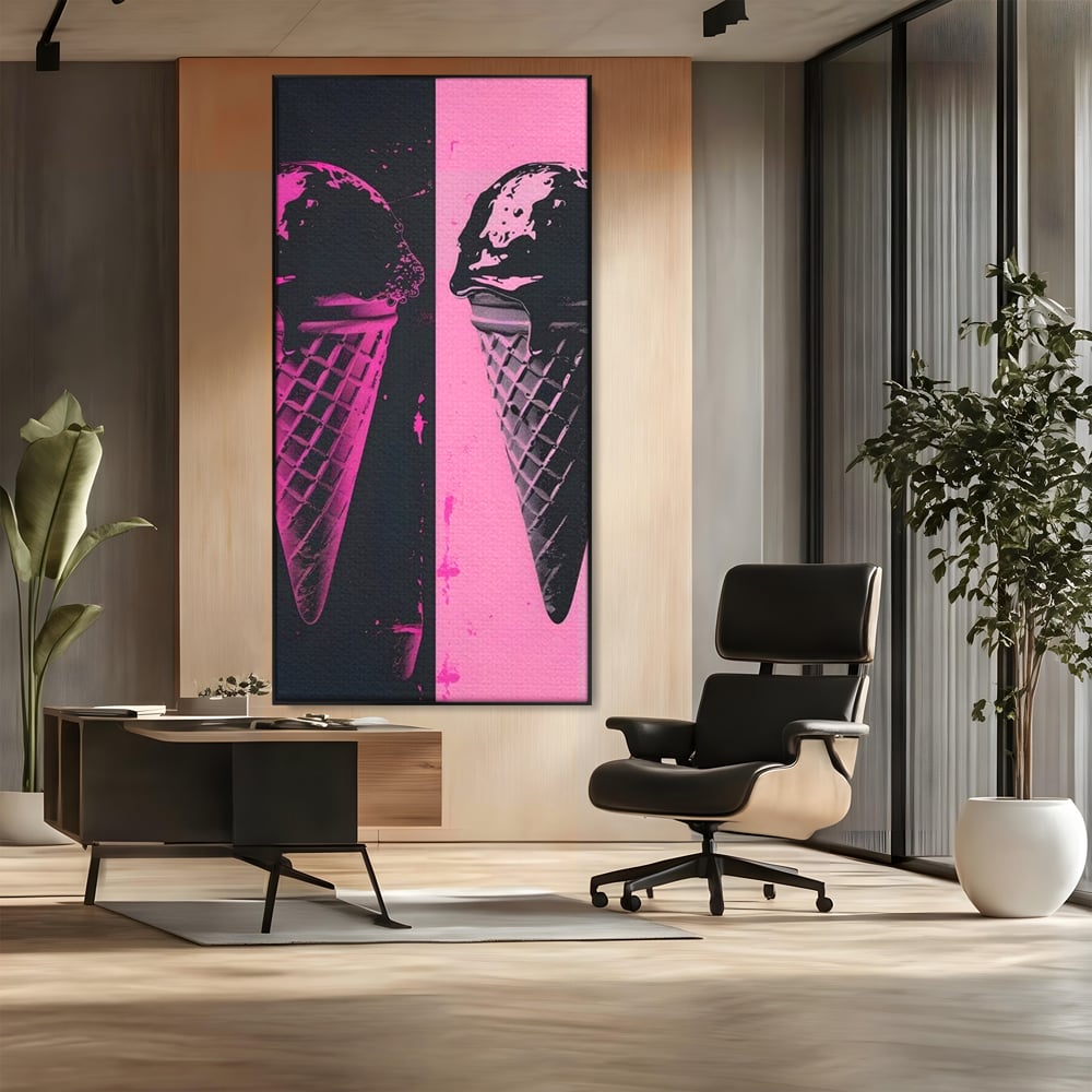 Tablou canvas cu tablou canvas cu doua inghetate pe bat impartit vertical, in rama de aluminiu negru, pe perete intr-un birou